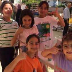 &Ccedil;orumlu &ccedil;ocuklar limonata satarak kazandıkları parayı Filistin i&ccedil;in bağışladı