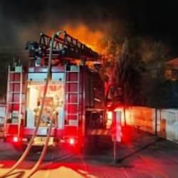 Hisarcık’ta korkutan ahşap ev yangını