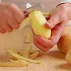 Kabuklarını çöpe atan bin pişman! Patates kabuklarının akılalmaz faydaları!