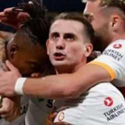 Kerem, UEFA'nın ikiyüzlülüğüne sessiz kalmadı! Bakın LGBT bayrağına ne yaptı
