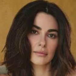 Nesrin Cavadzade'nin başörtülü hali olay oldu! Partide eşarplı dans