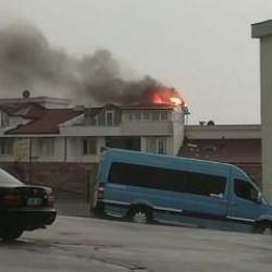 Sinop'ta bir eve yıldırım isabet etti