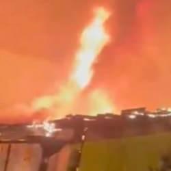 Ümraniye'de gecekondu alev alev yandı