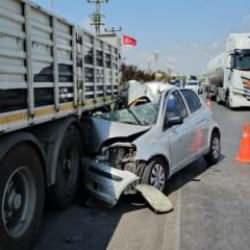 Antalya'da feci kaza: Tıra &ccedil;arpan otomobildeki 1 kişi &ouml;ld&uuml;