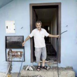 Böylesi ne görüldü ne duyuldu: Evin içine hortum sokup suyla doldurdular