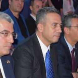 CHP lideri Özgür Özel, grup başkan vekili ve belediye başkanı hakkında suç duyurusu!