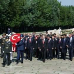 Cumhurbaşkanı Erdoğan ve devlet erkanı Anıtkabir'i ziyaret etti