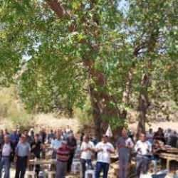 Eller yağmur için semaya açıldı