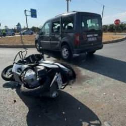Kilis'te hafif ticari araç ile çarpışan motosikletteki 2 kişi yaralandı