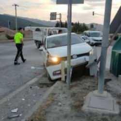 Kırmızı ışık ihlali yaptı! 2'si çocuk 4 kişi yaralandı