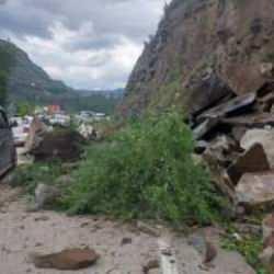 Ordu'da kara yolunda heyelan! Ulaşıma kapandı