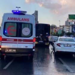 Otomobil İETT otobüsüne arkadan çarptı: 3 yaralı