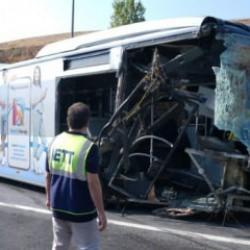 Son dakika: Sefaköy'de metrobüs kazası: 1 ölü, 53 yaralı