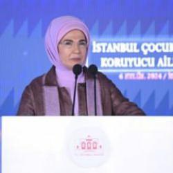 Emine Erdoğan, koruyucu aileler ve çocuklarıyla buluştu