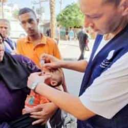 Gazze’de aşılama kampanyasının ikinci gününde binlerce çocuğa ulaşıldı