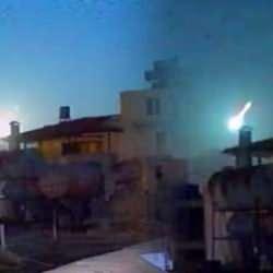 Hatay semalarında geceyi aydınlatan gizemli cisim! &Ccedil;ok sayıda ilden g&ouml;r&uuml;ld&uuml;