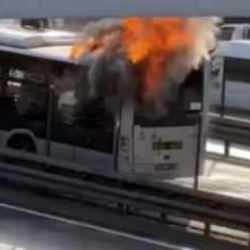 İstanbul'da metrobüs yangını! Seferler durdu
