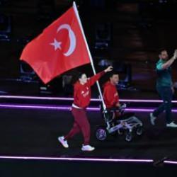 Paris 2024'ün kapanış töreninde gurulandıran görüntüler!