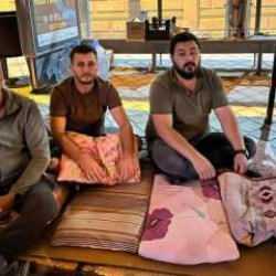 SMS ile işten &ccedil;ıkarılmışlardı! 204 iş&ccedil;i belediye &ouml;n&uuml;nde n&ouml;bette