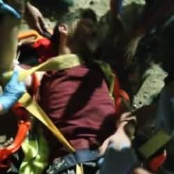 24 metrelik kuyuya d&uuml;şen iş&ccedil;i &ouml;l&uuml;mle burun buruna geldi!