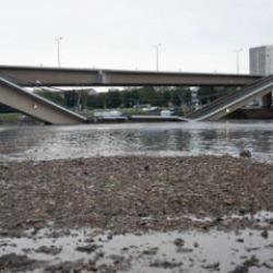 Almanya'da k&ouml;pr&uuml; &ccedil;&ouml;kt&uuml;! Faciaya ramak kala