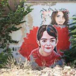 Azerbaycanlı ressam Narinin portresini duvara resmetti!