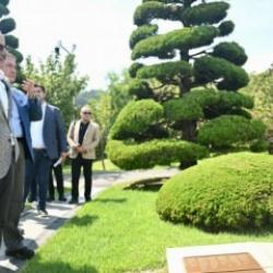 Bakan Uraloğlu, Busan'da yatan Kore şehitlerini ziyaret etti 