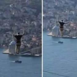 İstanbul Boğazı'nda tarihi anlar: İp &uuml;st&uuml;nde Asya'dan Avrupa'ya y&uuml;r&uuml;d&uuml;!
