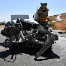 Hatay'da dehşet veren kaza! Beton mikseri otomobili sürükledi: 2 ölü