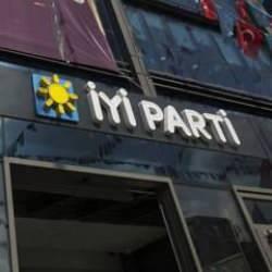 İYİ Parti'de istifa depremi s&uuml;r&uuml;yor: İl başkanı ve 41 partili istifa etti
