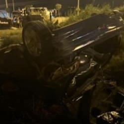 Köpeğe çarpmamak için manevra yapan araç kaza yaptı: 2 yaralı