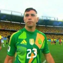 Martinez yenilginin acısını kameradan çıkardı