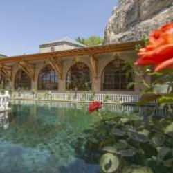 'Sırrımız faş oldu': Somuncu Baba'nın misk kokulu külliyesi 