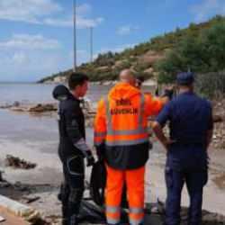 Son Dakika... İzmir'de şiddetli yağış: Yol &ccedil;&ouml;kt&uuml;!