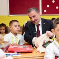 Sultanbeyli Belediyesi'nden &ouml;ğrencilere kırtasiye desteği