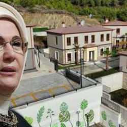 Emine Erdoğan'dan Hatay Serdar Demir &Ccedil;ocuk Evleri Sitesi'ne ilişkin paylaşım