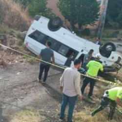 Fındık iş&ccedil;ilerini taşıyan minib&uuml;s 10 metreden u&ccedil;tu: 14 yaralı