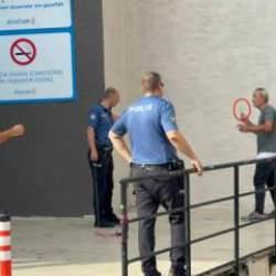 Kolonya i&ccedil;ti, kendini kesti! Polise zor anlar yaşattı