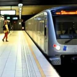 Metroda doğan bebeğe unutamayacağı hediye! Ömür boyu ücretsiz...