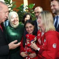 Milli sporcu, Cumhurbaşkanı Erdoğan'ı evine davet etti