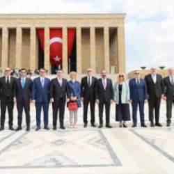 TFF Başkanı Hacıosmanoğlu ve heyeti, Anıtkabir'i ziyaret etti