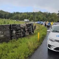 Zonguldak'ta yolcu midibüsü devrildi: 9 yaralı