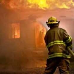 2 ahır ve 2 samanlık alevlere teslim oldu