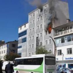 7 katlı otelde yangın paniği! 