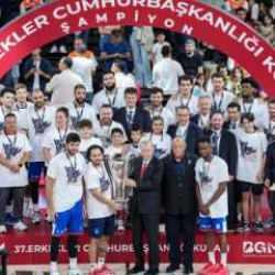 Anadolu Efes kupayı Başkan Erdoğan'ın elinden aldı!