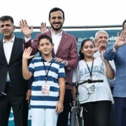 Bağcılar'da okuma yarışmalarında başarılı olan öğrencilerin bisiklet sevinci!