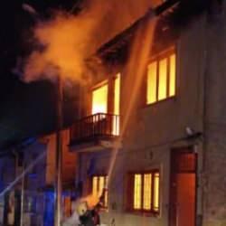 Bolu'da korkutan yangın: Ahşap evi alevler sardı! 