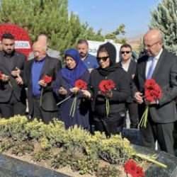 'Bozkırın Tezenesi' ölümünün 12. yılında mezarı başında anıldı