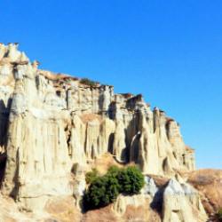 Ege&rsquo;nin Kapadokya&rsquo;sındaki peribacaları hayran bırakıyor