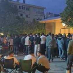 Gece boyunca iPhone 16 kuyruğundaydılar! Kim oldukları ortaya çıktı...